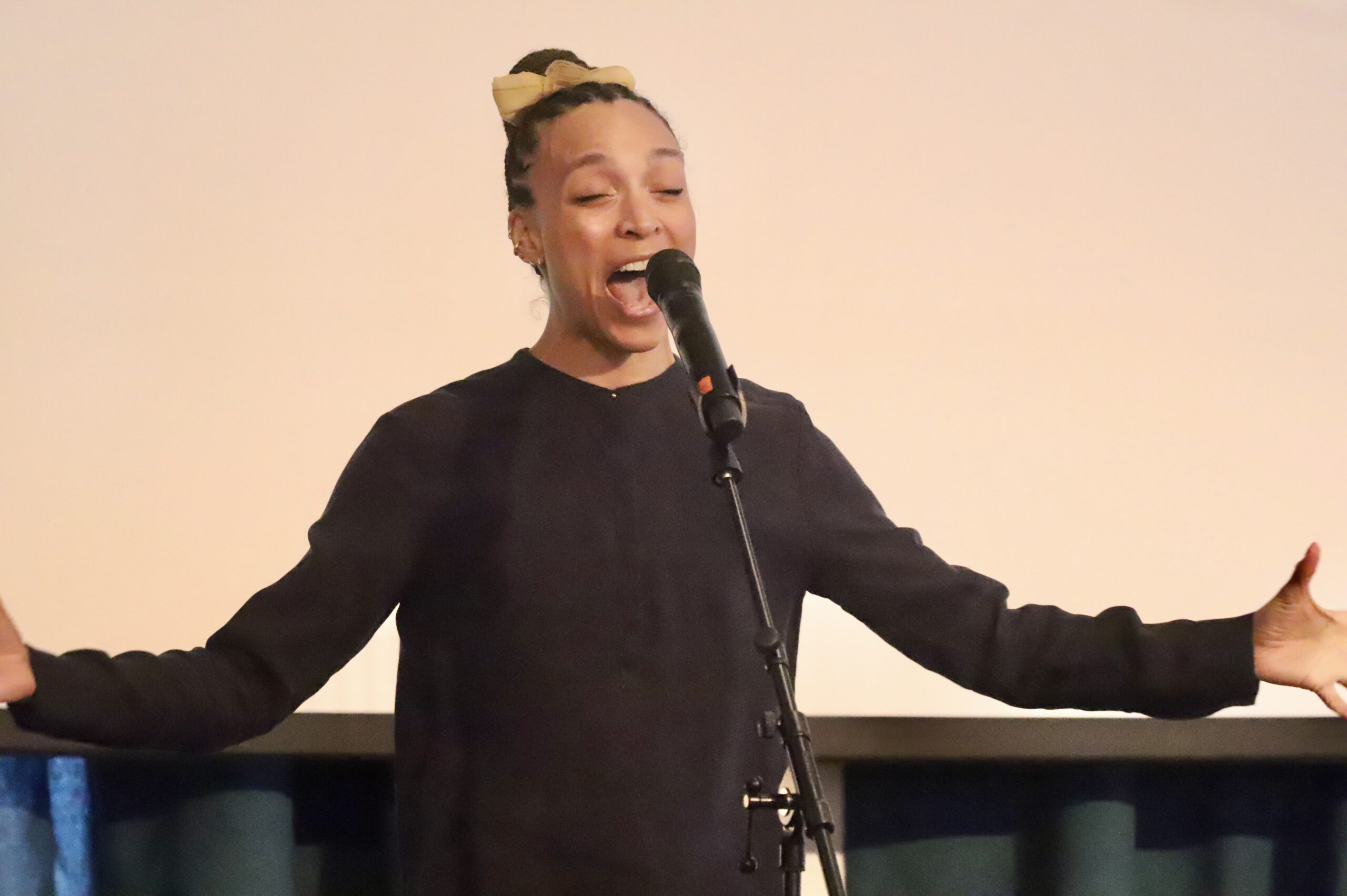 Slampoet Evelyn Rasmussen Osaso. Foto: Jonas Frøland